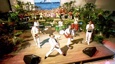 涙の海で抱かれたい~SEA OF LOVE~